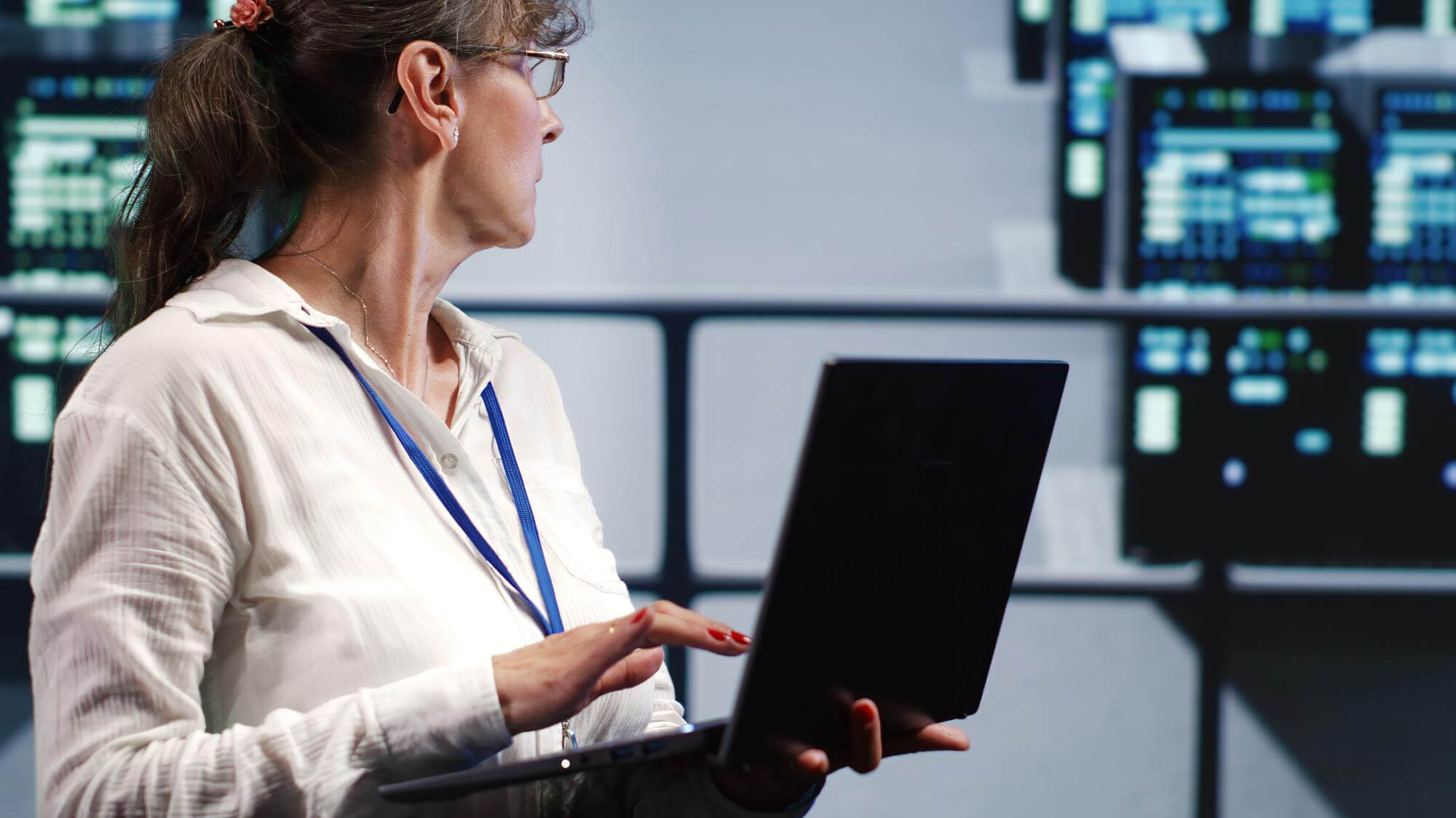 woman-with-laptop